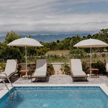 Pinia - Crowonder Luxury Rent Vila