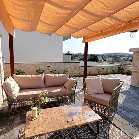 Pinia - Crowonder Luxury Rent Vila