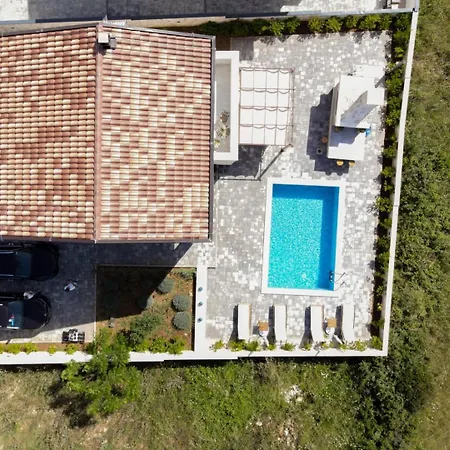 Villa Pinia - Crowonder Luxury Rent