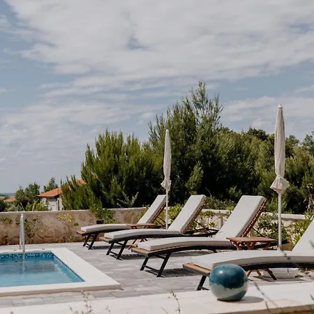 Pinia - Crowonder Luxury Rent * Vir