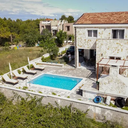 Pinia - Crowonder Luxury Rent * Vir