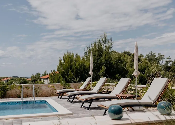 Pinia - Crowonder Luxury Rent * Vir