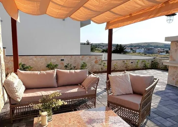 Pinia - Crowonder Luxury Rent Villa